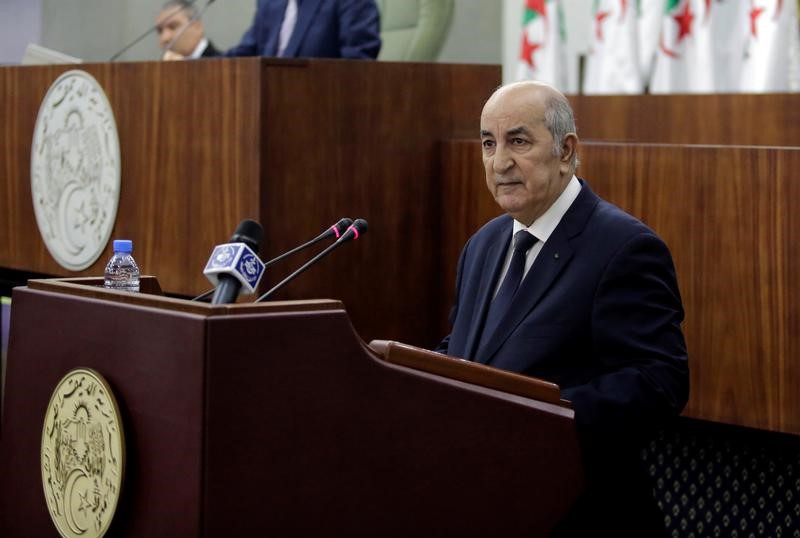 © Reuters. برلمان الجزائر يقر خططا للحكومة لإصلاحات اقتصادية واجتماعية