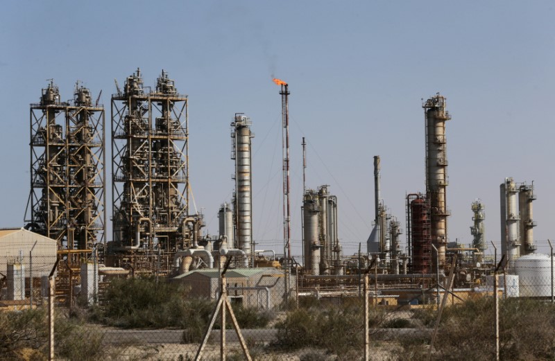 © Reuters. La producción de petróleo de la OPEP sube hasta su nivel más alto de 2017