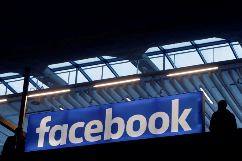 © Reuters. FILE PHOTO: Facebook logo is seen at a start-up companies gathering at Paris' Station F in Paris