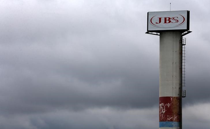 © Reuters. Logo da processadora brasileira de carnes JBS em Jundiaí, no Brasil