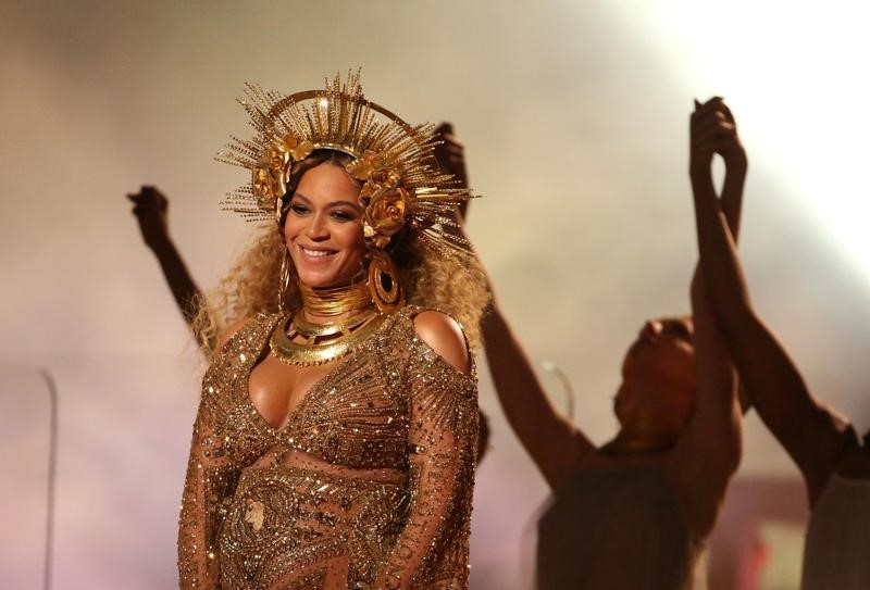 © Reuters. Beyoncé durante entrega do Grammy, em Los Angeles