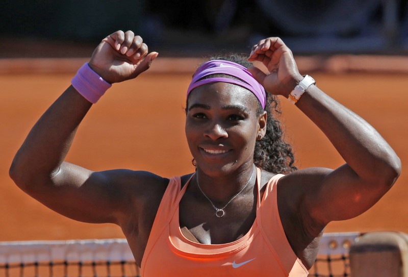 © Reuters. Serena Williams of the U.S. celebrates after winning her women's singles final match against Lucie Safarova of the Czech Republic at the French Open tennis tournament in Paris