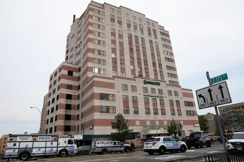 © Reuters. Un hombre mata a un médico y hiere a seis personas en un hospital de Nueva York