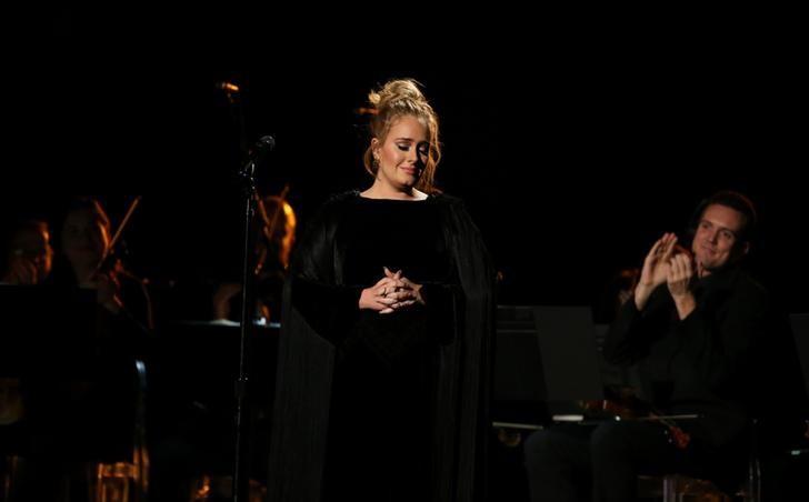 © Reuters. Adele cancela conciertos por un problema con las cuerdas vocales
