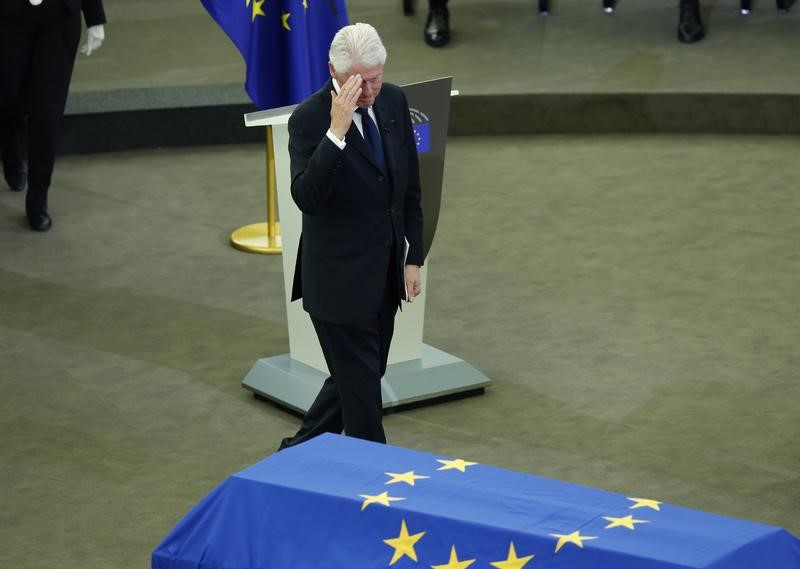 © Reuters. Líderes mundiales se despiden de Kohl recordando su papel integrador en la UE