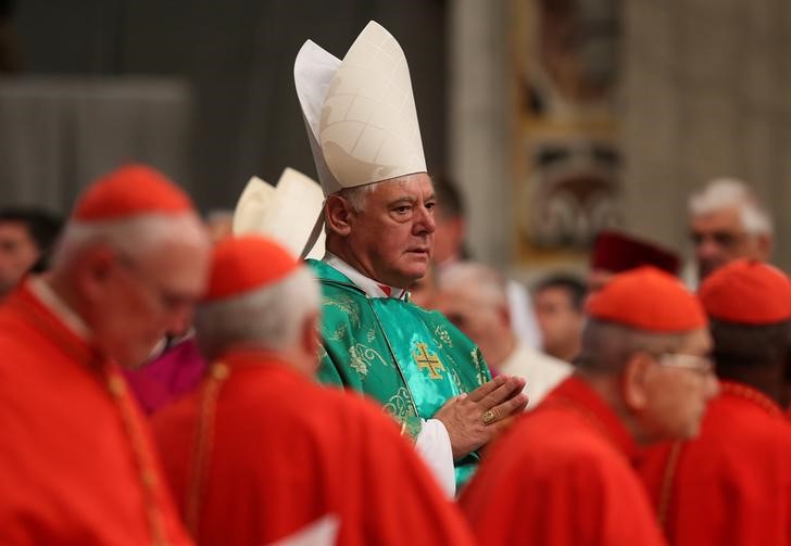 © Reuters. El Papa agita el Vaticano al sustituir a un teólogo conservador