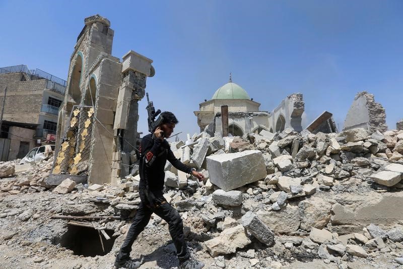 © Reuters. La mezquita desde la que Estado Islámico saltó a la escena mundial, en ruinas