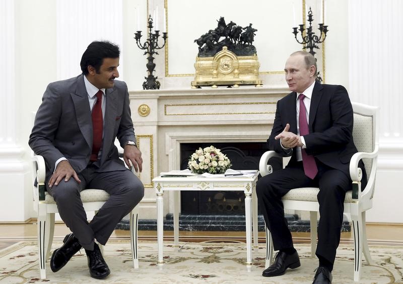 © Reuters. بوتين يقول لأمير قطر إن الدبلوماسية مهمة لإنهاء الأزمة مع دول عربية