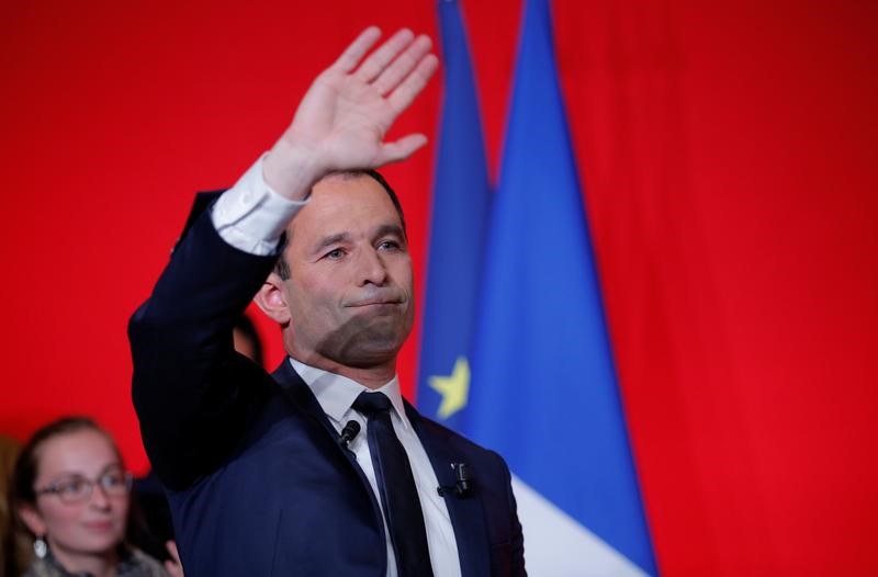 © Reuters. HAMON QUITTE LE PS ET LANCE SON "MOUVEMENT DU 1ER-JUILLET"