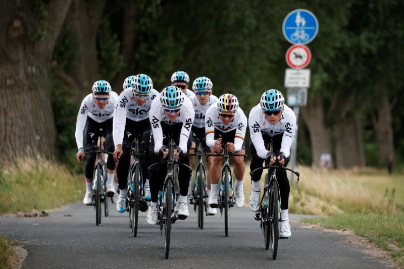 © Reuters. Cycling - The 104th Tour de France cycling race