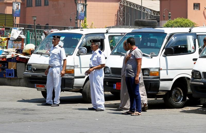 © Reuters. اعتقال 7 في مصر للتخطيط لإثارة الرأي العام بعد رفع أسعار الوقود