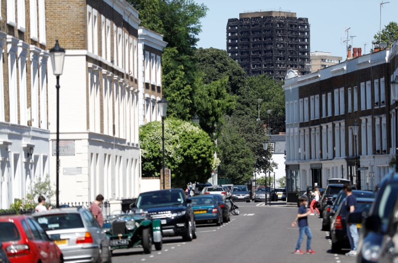 © Reuters. Grenfell Tower, destroyed in a catastrophic fire, is seen from another area of the Royal Borough of Kensington and Chelsea, in London