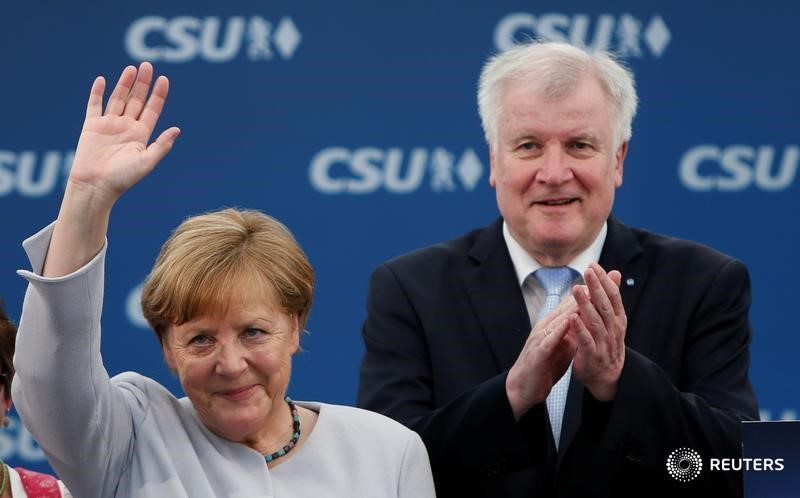 © Reuters. German Chancellor Merkel at Trudering festival in Munich