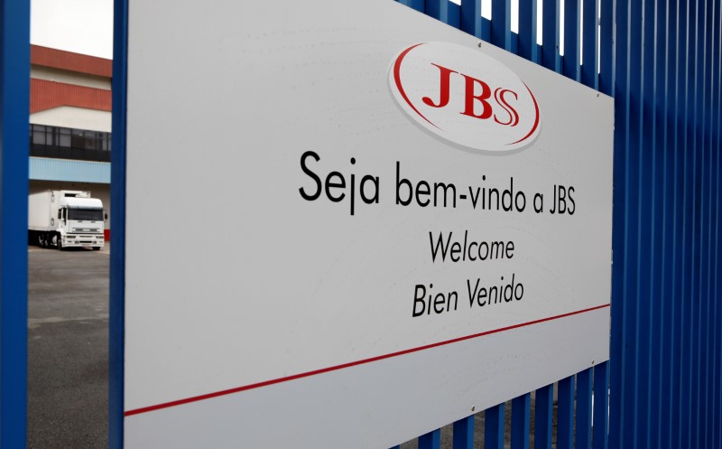 © Reuters. Portão de entrada de unidade da JBS em Jundiaí