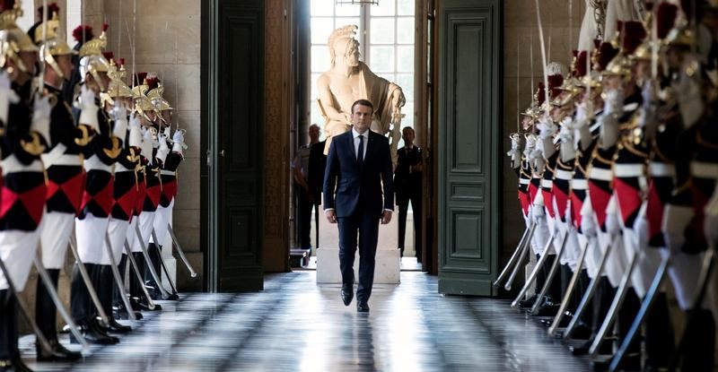 © Reuters. Macron dice podría someter a referéndum las reformas institucionales en Francia