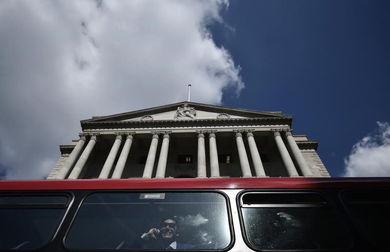 © Reuters. A bus passes the Bank of England in the City of London