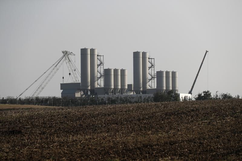 © Reuters. HINKLEY POINT: LE MAIRE DEMANDE UN PLAN D'ACTION AVANT FIN JUILLET