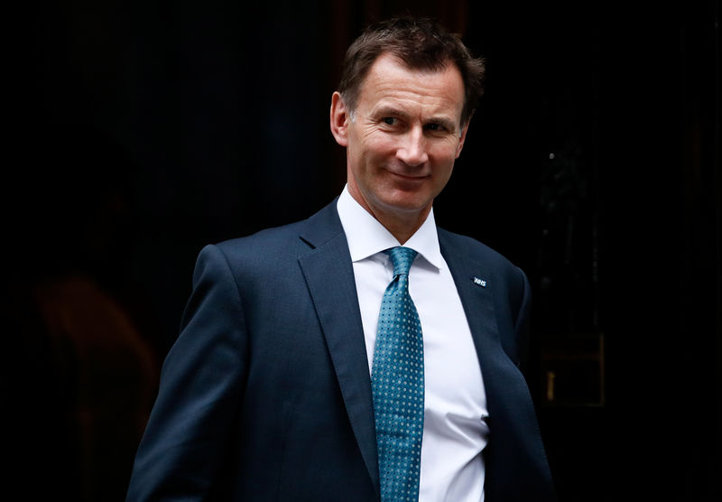 © Reuters. Britain's Secretary of State for Health Jeremy Hunt leaves 10 Downing Street after a cabinet meeting, in London