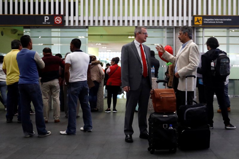 © Reuters. FILE PHOTO: Passengers speak next to their bags after their arrival at the Benito Juarez international airport in Mexico City