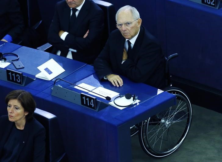 © Reuters. El ministro de Finanzas alemán, Wolfgang Schäuble, en una ceremonia en recuerdo del ex canciller alemán Helmut Kohl realizada en Estrasburgo, Francia