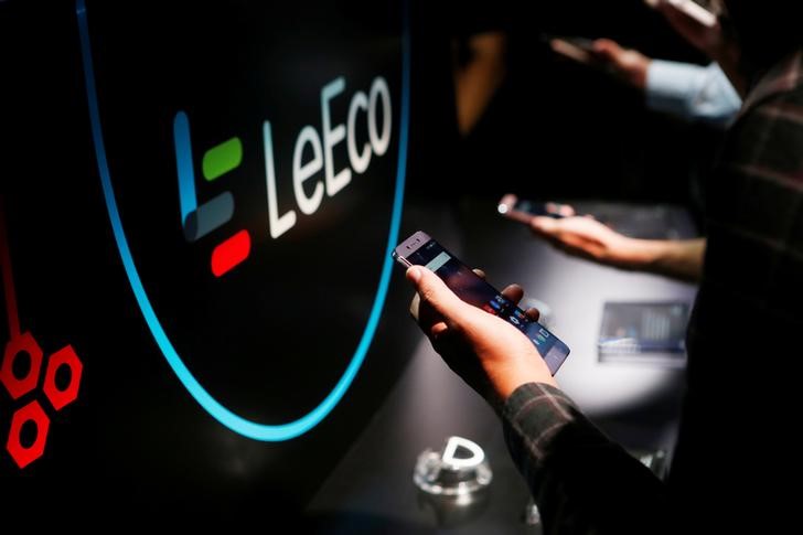 © Reuters. FILE PHOTO: LeEco's Le Pro3 phone is on display during a press event in San Francisco