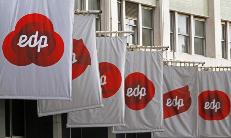 © Reuters. Flags with the logo of EDP, Energias de Portugal, are seen at the company headquarters in Lisbon