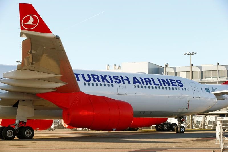 © Reuters. وكالة: تركيا تقول إن حظرا أمريكيا على الأجهزة الالكترونية على الطائرات سيرفع غدا