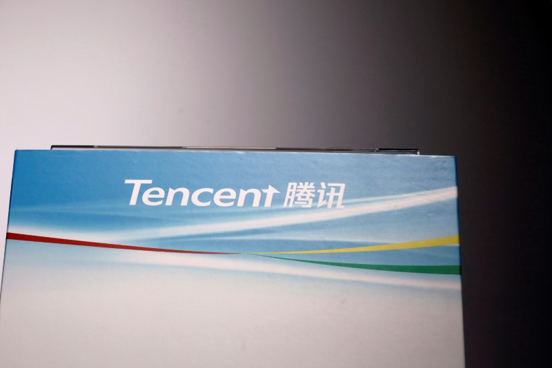 © Reuters. FILE PHOTO: Logo of Tencent is displayed at a news conference in Hong Kong, China