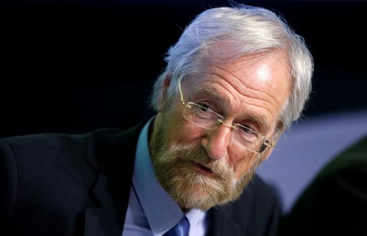 © Reuters. ECB executive board member Praet speaks during a conference in Brussels