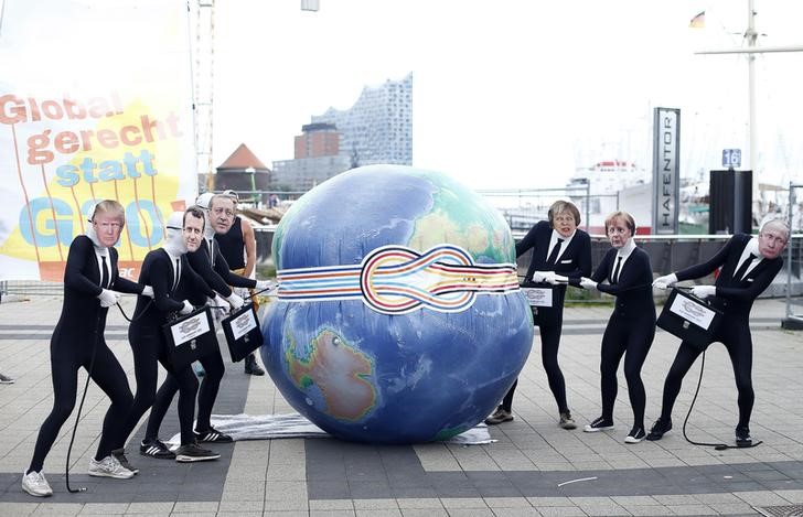 © Reuters. Activists from ATTAC organisation take part in a demonstration in front of Elbphilharmonie against the upcoming G20 summit in Hamburg