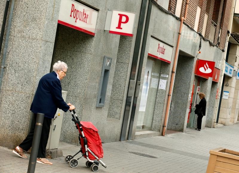 © Reuters. Banco Santander señala nuevos riesgos en la absorción de Popular