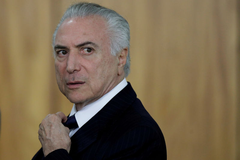 © Reuters. FILE PHOTO: Brazilian President Michel Temer looks on during a credentials presentation ceremony for several new top diplomats at Planalto Palace in Brasilia, Brazil