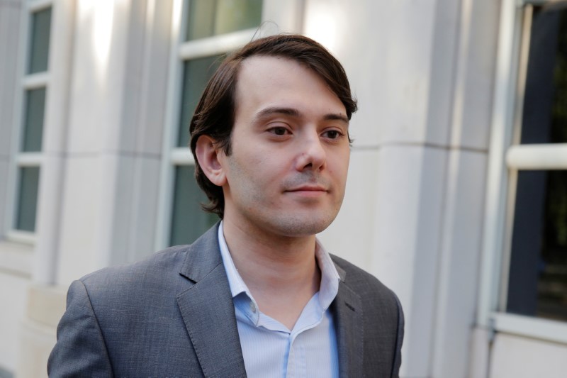 © Reuters. Martin Shkreli, former chief executive officer of Turing Pharmaceuticals and KaloBios Pharmaceuticals Inc, departs after a hearing at U.S. Federal Court in Brooklyn, New York