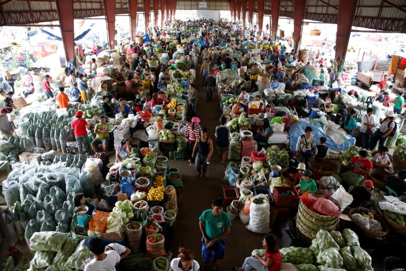© Reuters. A view of a vegetable market in La Trinidad, Benguet