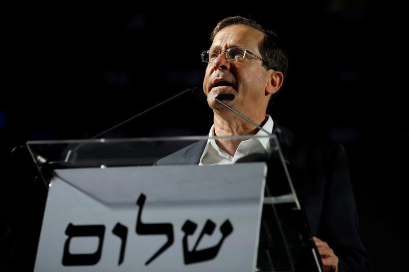 © Reuters. الإطاحة بزعيم المعارضة الإسرائيلية هرتزوج من رئاسة حزب العمل