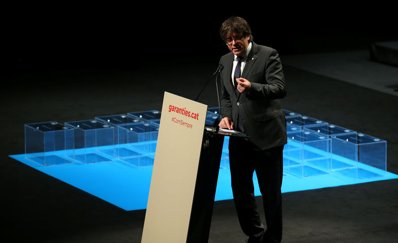 © Reuters. Rajoy pide calma ante el "desafío autoritario" en Cataluña