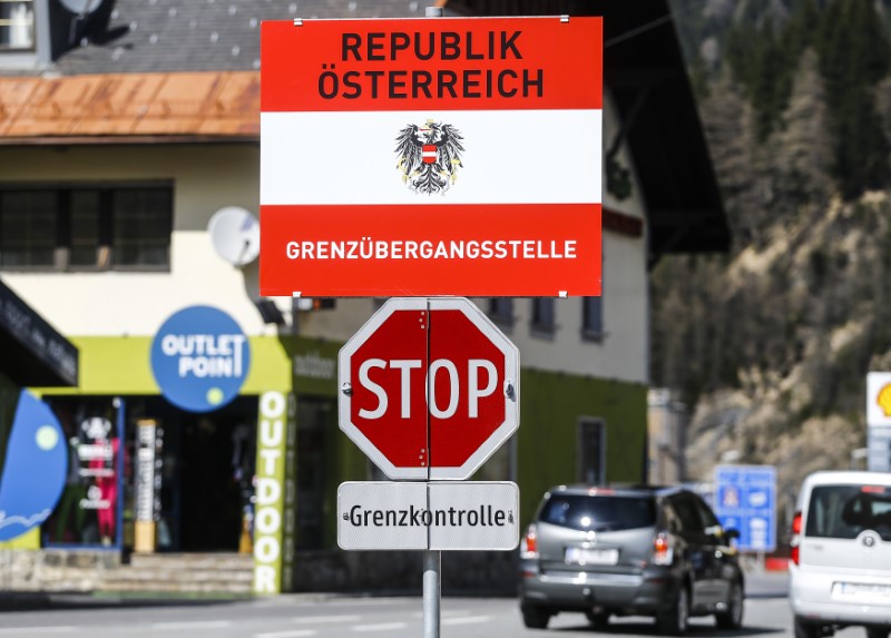 © Reuters. A border sign reading "Republic of Austria - border control" is seen in the Italian village of Brenner