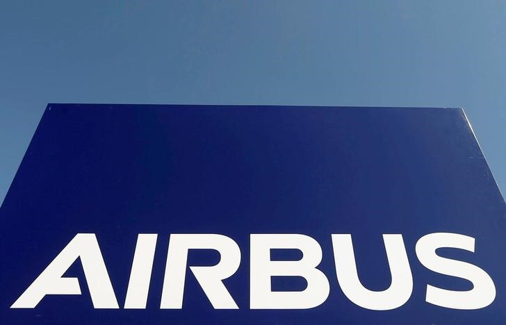 © Reuters. FILE PHOTO: The logo of Airbus Group is seen on the company's headquarters building in Toulouse