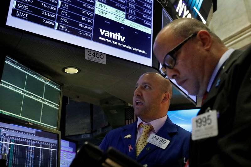 © Reuters. Traders work at the post where U.S. credit card technology firm Vantiv Inc is traded on the floor of the NYSE in New York