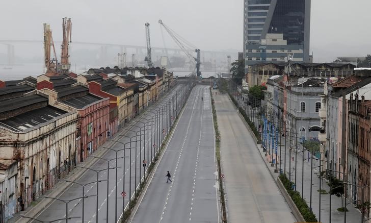 © Reuters. Área portuária no Rio de Janeiro durante greve