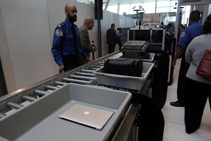 © Reuters. FILE PHOTO: Baggage and a laptop are scanned using the Transport Security Administration's new Automated Screening Lane technology at Terminal 4 of JFK airport in New York City