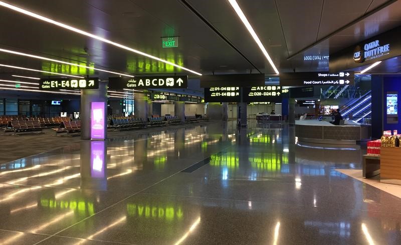 © Reuters. View of departures area at Hamad International airport in Doha