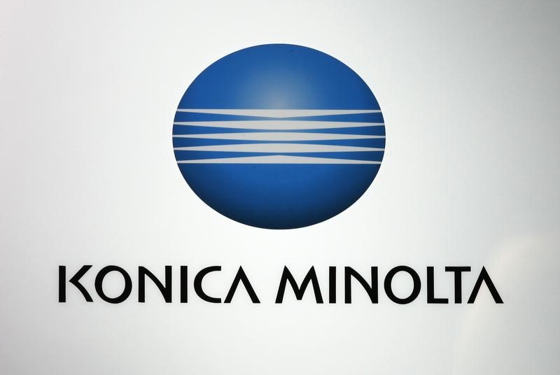 © Reuters. A logo of Konica Minolta is pictured at a trade show for Japan's manufacturing industry in Tokyo