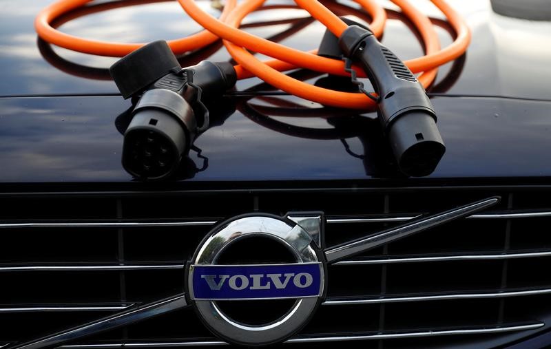 © Reuters. La apuesta eléctrica de Volvo pone en aprietos a Tesla