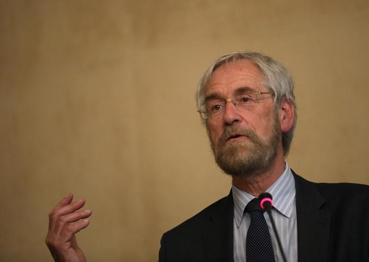 © Reuters. ECB executive board member Praet speaks during conference in Sofia