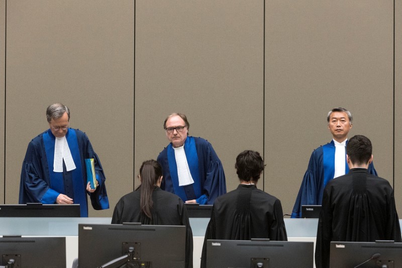 © Reuters. Judges issue a ruling on South Africa's failure to arrest Sudanese President Omar al-Bashir during a three-day visit in June 2015. during a session of the International Criminal Court in The Hague