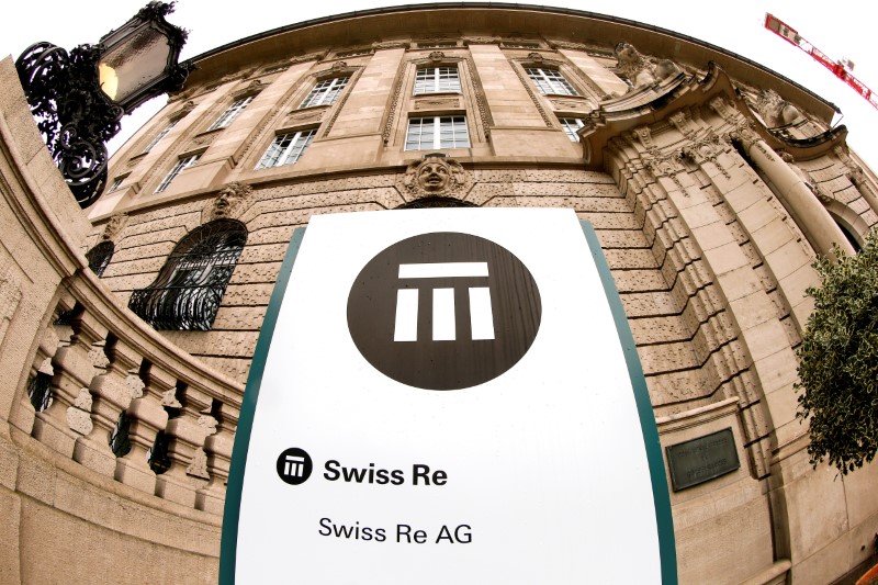 © Reuters. The logo of Swiss insurer Swiss Re is seen in front of its headquarters in Zurich