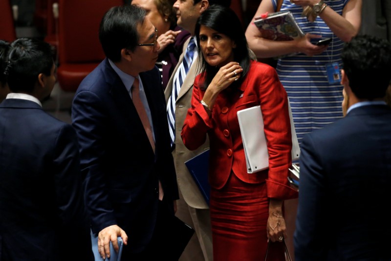 © Reuters. U.S. Ambassador to the United Nations Nikki Haley and South Korean Ambassador to the U.N. Cho Tae-yul speak after a U.N. Security Council meeting to discuss the recent ballistic missile launch by North Korea at U.N. headquarters in New York