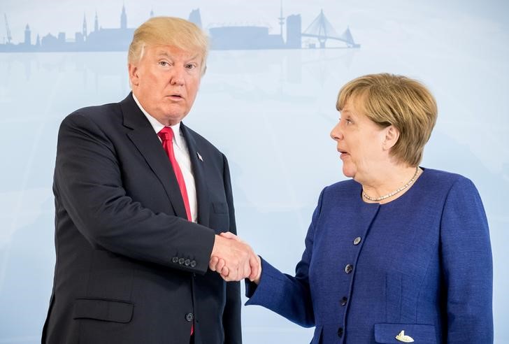 © Reuters. Presidente dos EUA, Donald Trump, e chanceler alemã, Angela Merkel