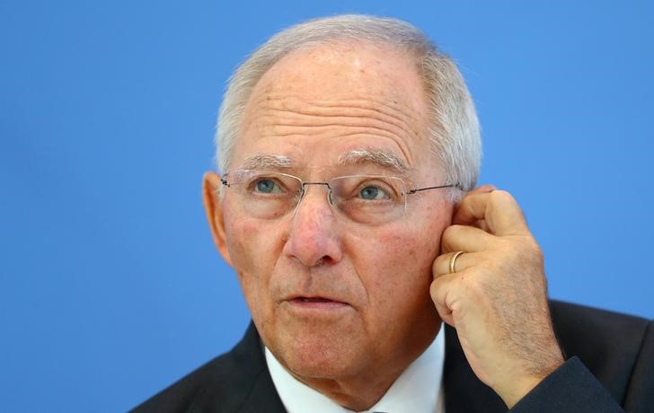 © Reuters. German Finance Minister Schaeuble attends a news conference in Berlin